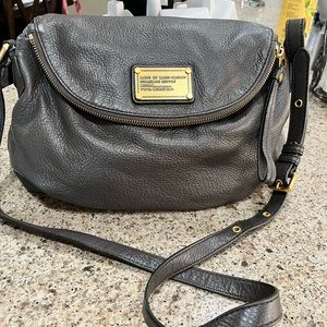 🔥🔥🔥AUTHENTIC MARC JACOBS
NATASHA Q in Cement
Gray /Paid $245🔥🔥🔥